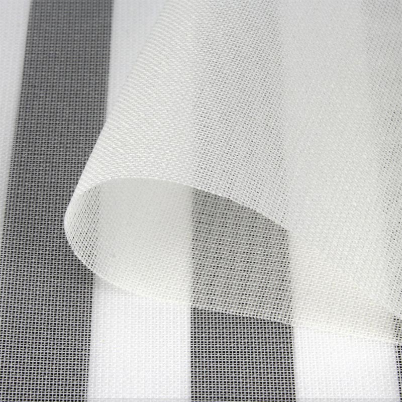 Le Swiss Shield VOILE est un tissu &eacute;cran Hautes Fr&eacute;quences tr&egrave;s transparent, l&eacute;ger, au style contemporain de couleur blanc. Il permet une att&eacute;nuation des hyperfr&eacute;quences de 36dB.