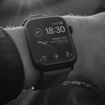 Toutes les montres connectées dites "intelligentes", également appelées smartwatches censées contrôle votre santé sont équipé de Wi-Fi et sont sources de pollutions électromagnétiques. De plus, elles se porte sur le corps et tout au long de la journée...