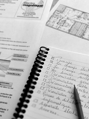 La préconisation est un travail sur plans d’identification des zones de votre habitation à privilégier en électricité biocompatible et de recommandations contre les pollutions électromagnétiques (Hautes et Basses Fréquences).