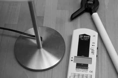Appareil de mesure d'ondes, rayonnements et pollutions &eacute;lectromagn&eacute;tiques (&eacute;galement appel&eacute; &eacute;lectromagn&eacute;tisme) ME3030B de la marque allemande GIGAHERTZ SOLUTIONS