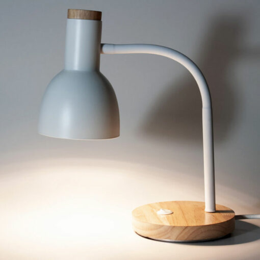 Lampe à poser entièrement blindée contre les champs électriques de marque Biologa Danell pour travailler sans ondes électromagnétiques ou bien lire tranquillement à l'abri des ondes.